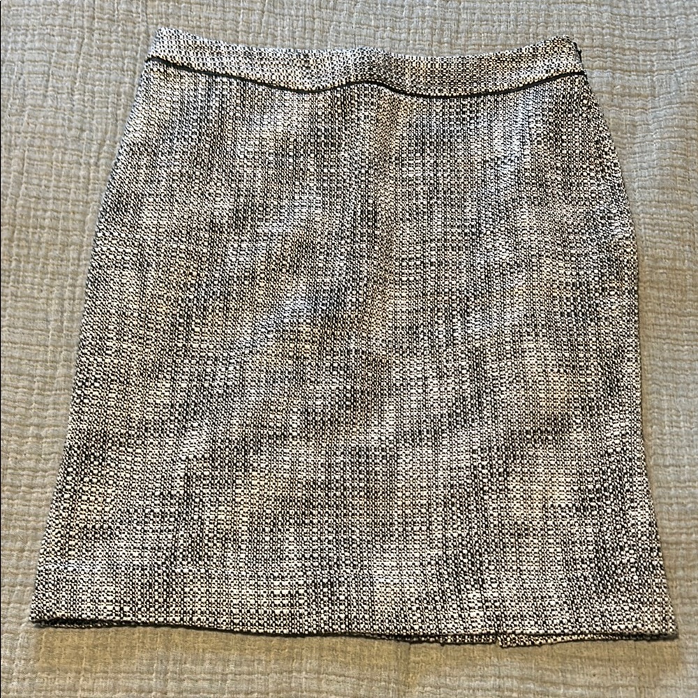 White House Black Market Gray and White Pencil Skirt Knee-length for Work